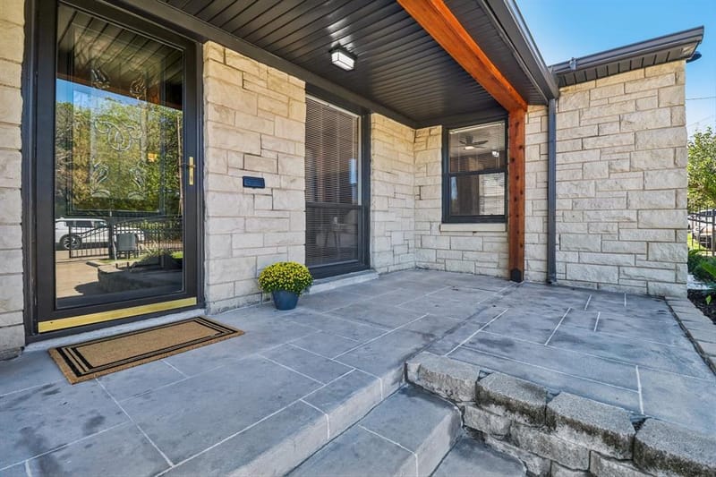 614 Marshalldell Avenue, Dallas TX 75211 - Photo 4