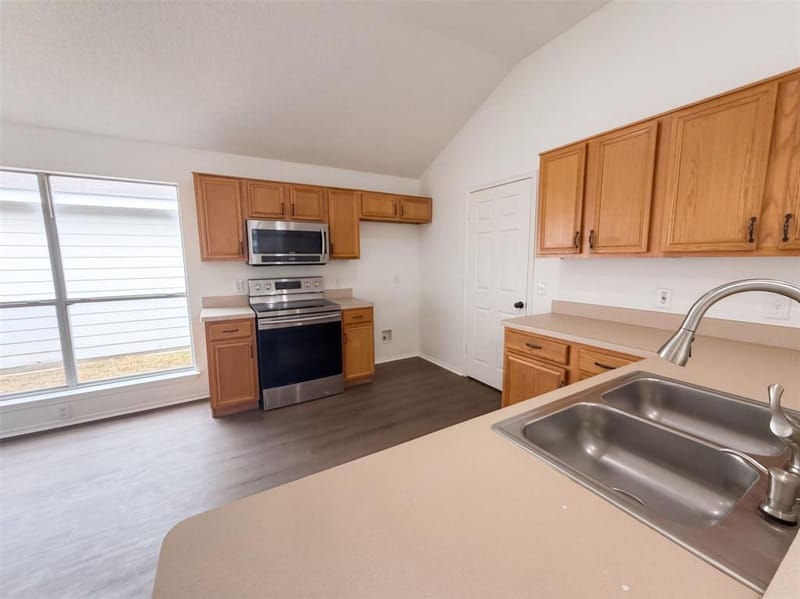1033 Olivewood Lane, Fort Worth TX 76140 - Photo 6