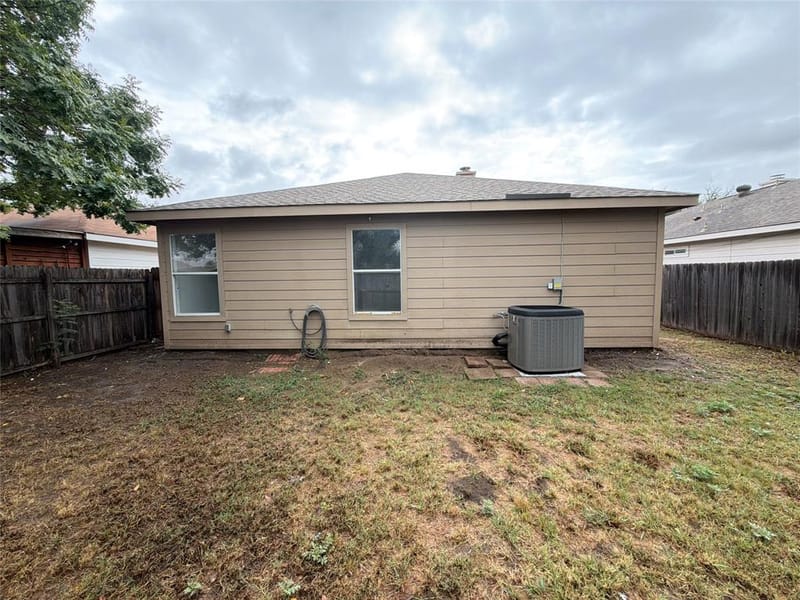1033 Olivewood Lane, Fort Worth TX 76140 - Photo 5