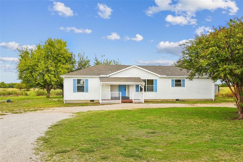13384 Pruett Road, Krum TX 76249 - Photo 2