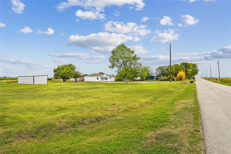 13384 Pruett Road, Krum TX 76249 - Photo 32