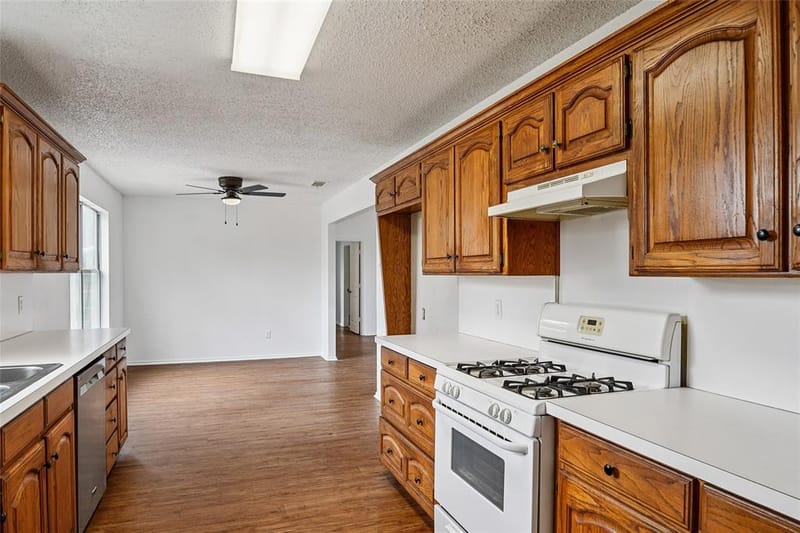 13384 Pruett Road, Krum TX 76249 - Photo 10