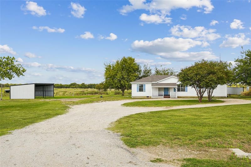 13384 Pruett Road, Krum TX 76249 - Photo 37