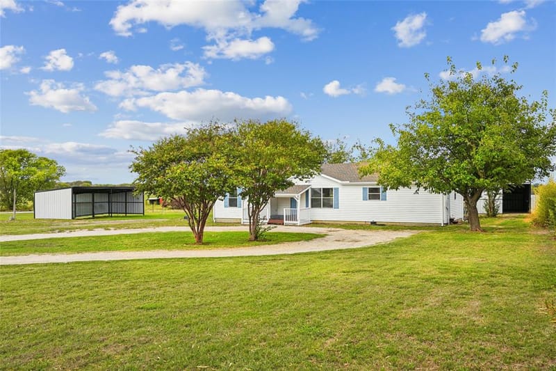 13384 Pruett Road, Krum TX 76249 - Photo 31