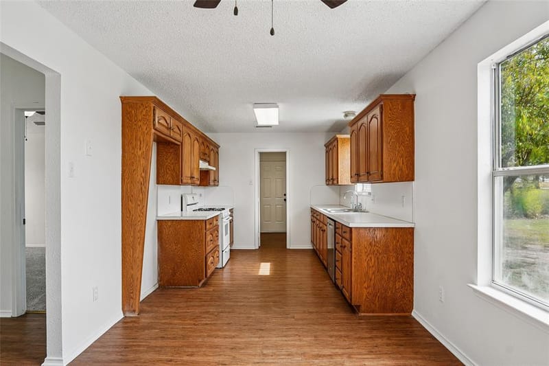 13384 Pruett Road, Krum TX 76249 - Photo 8