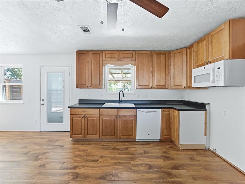 433 W Dorris Drive, Grand Prairie TX 75051 - Photo 14
