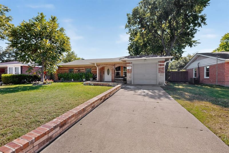 2520 Hillsboro Avenue, Dallas TX 75228