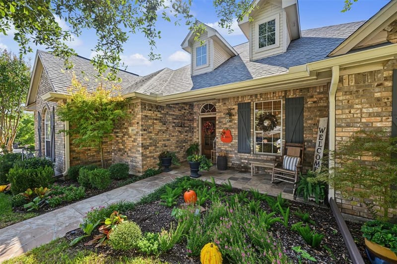 8955 Leslie Court, Benbrook TX 76126 - Photo 2
