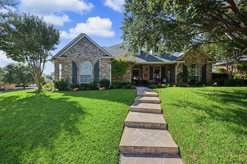 8955 Leslie Court, Benbrook TX 76126