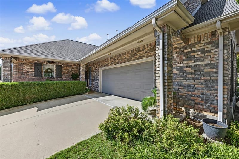 8955 Leslie Court, Benbrook TX 76126 - Photo 5