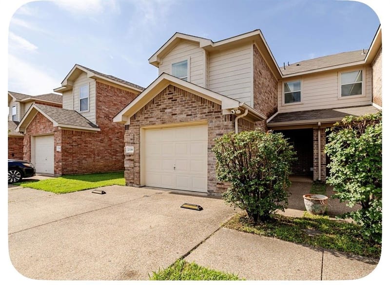 2330 Kingsway Drive, Arlington TX 76012 - Photo 2