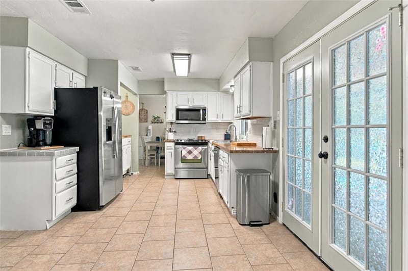 3902 Brookgate Court, Arlington TX 76016 - Photo 12