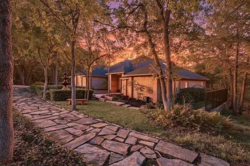 2119 N Fielder Road, Arlington TX 76012 - Photo 2