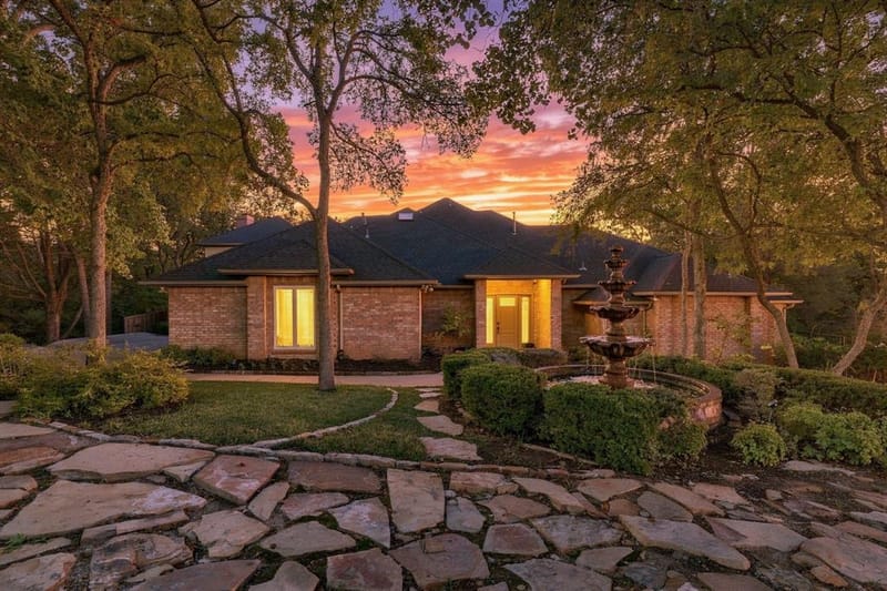 2119 N Fielder Road, Arlington TX 76012