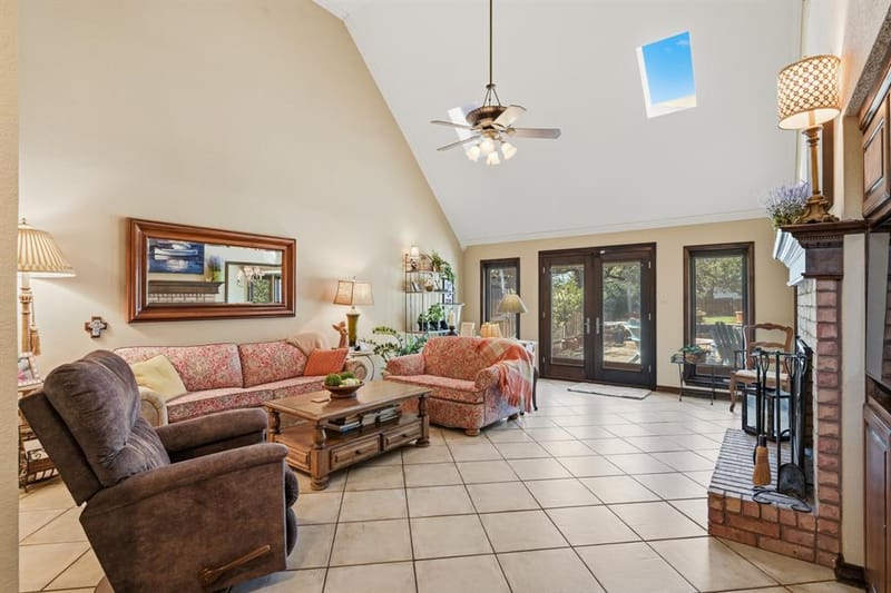 2104 Emerald Lake Drive, Arlington TX 76013 - Photo 2