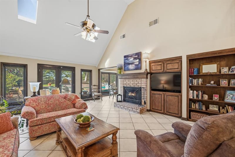 2104 Emerald Lake Drive, Arlington TX 76013 - Photo 11