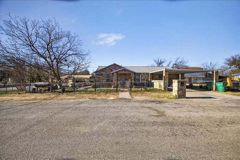 1310 N Estes Street, Stephenville TX 76401 - Photo 3