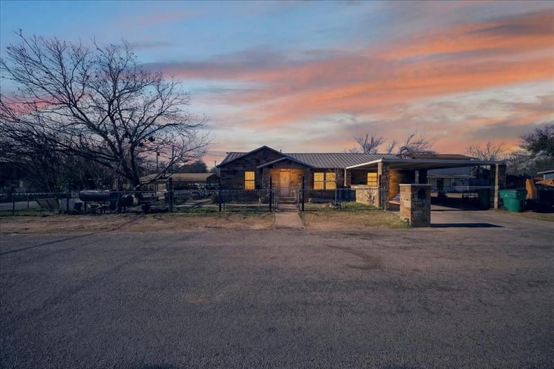 1310 N Estes Street, Stephenville TX 76401