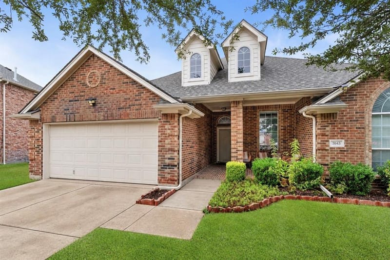 7043 Granville Court, Dallas TX 75249 - Photo 2