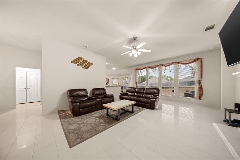 7043 Granville Court, Dallas TX 75249 - Photo 7