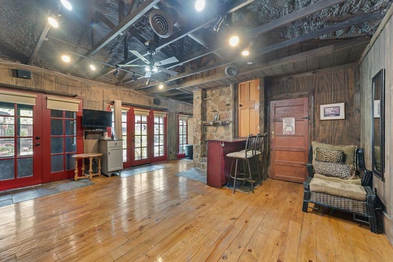 705 N Main Street, Grapevine TX 76051 - Photo 24