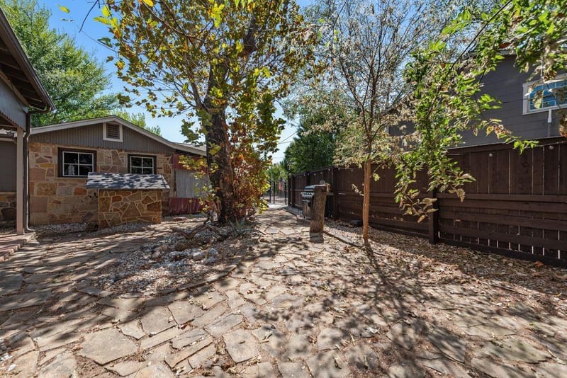 705 N Main Street, Grapevine TX 76051 - Photo 38