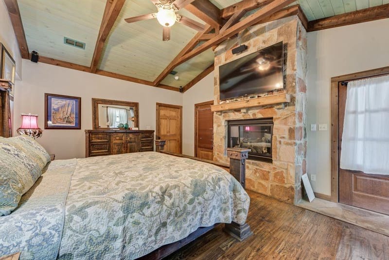 705 N Main Street, Grapevine TX 76051 - Photo 18