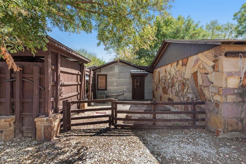 705 N Main Street, Grapevine TX 76051 - Photo 40