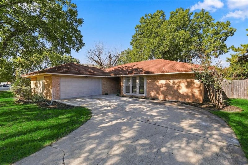 107 Creek Courts Drive, Trophy Club TX 76262 - Photo 2