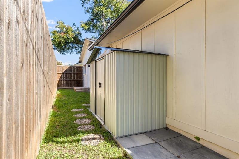 9735 Queenswood Lane, Dallas TX 75238 - Photo 28