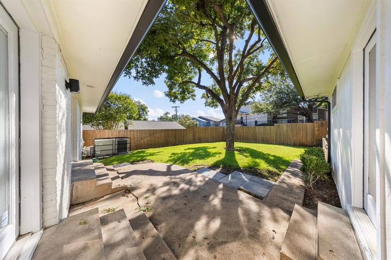 9735 Queenswood Lane, Dallas TX 75238 - Photo 25