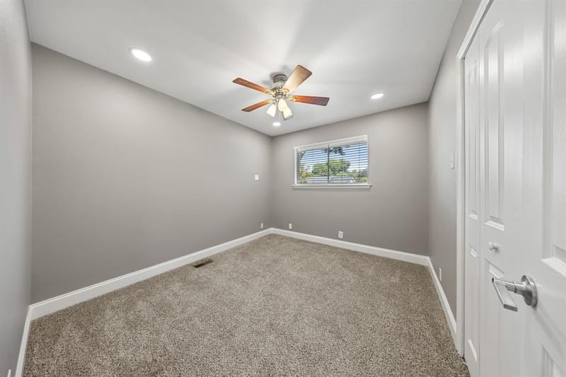 9735 Queenswood Lane, Dallas TX 75238 - Photo 21