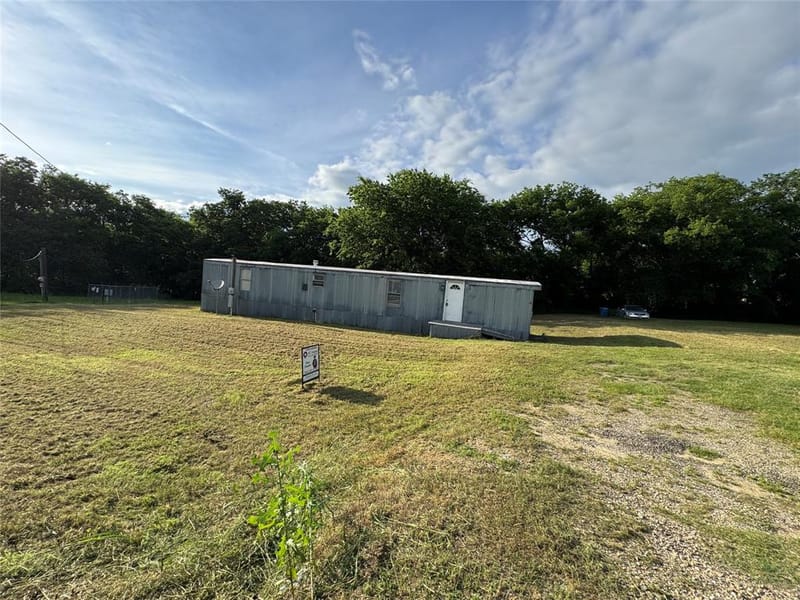 204 W Tarrant Street, Cumby TX 75433 - Photo 16