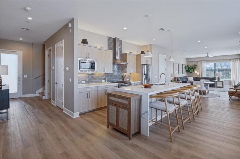 1901 S Harwood Street # 305, Dallas TX 75215