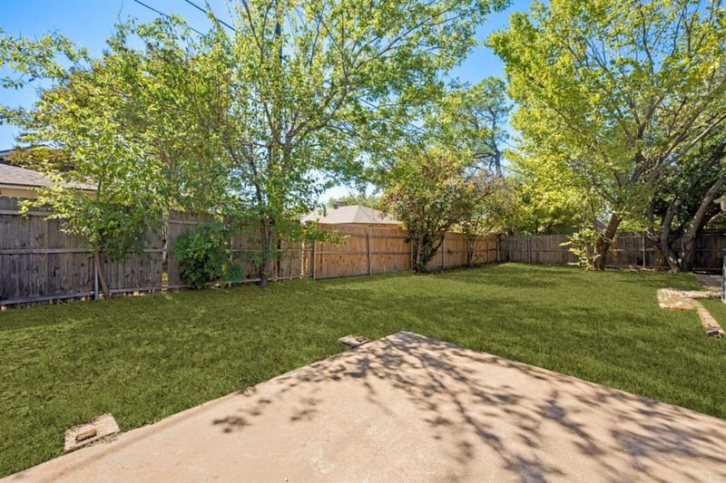 2620 Avenida Loop, Irving TX 75062 - Photo 10