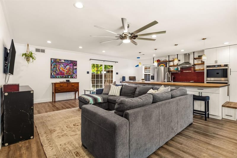 9639 Leaside Drive, Dallas TX 75238 - Photo 6