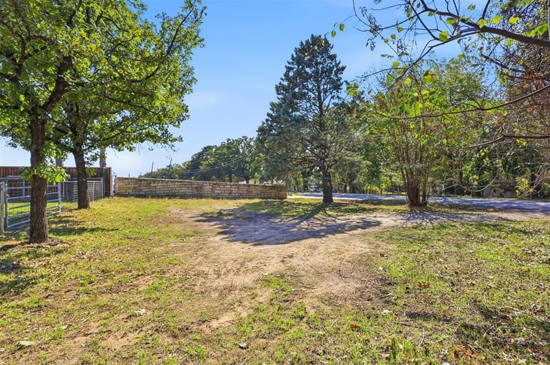 425 Dunaway Lane, Azle TX 76020 - Photo 24