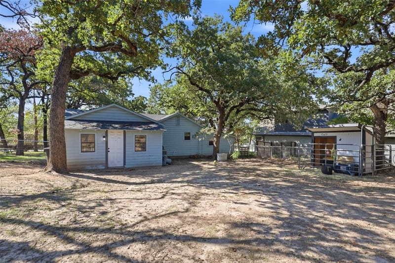 425 Dunaway Lane, Azle TX 76020 - Photo 4