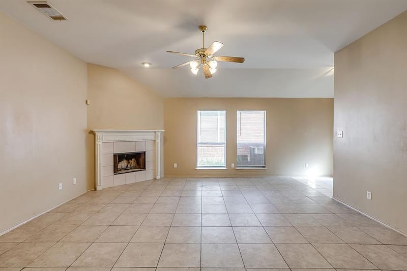 1031 Gaynor Avenue, Duncanville TX 75137 - Photo 5