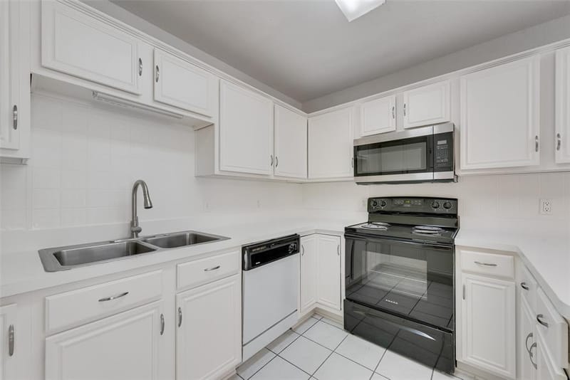 7016 Snowivy Court, Arlington TX 76001 - Photo 13