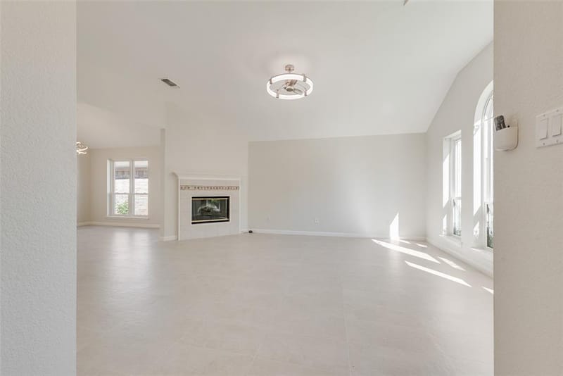 7016 Snowivy Court, Arlington TX 76001 - Photo 9