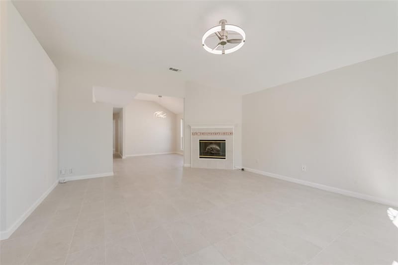 7016 Snowivy Court, Arlington TX 76001 - Photo 10