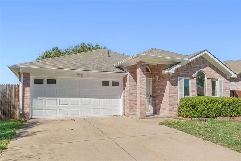 7016 Snowivy Court, Arlington TX 76001 - Photo 4