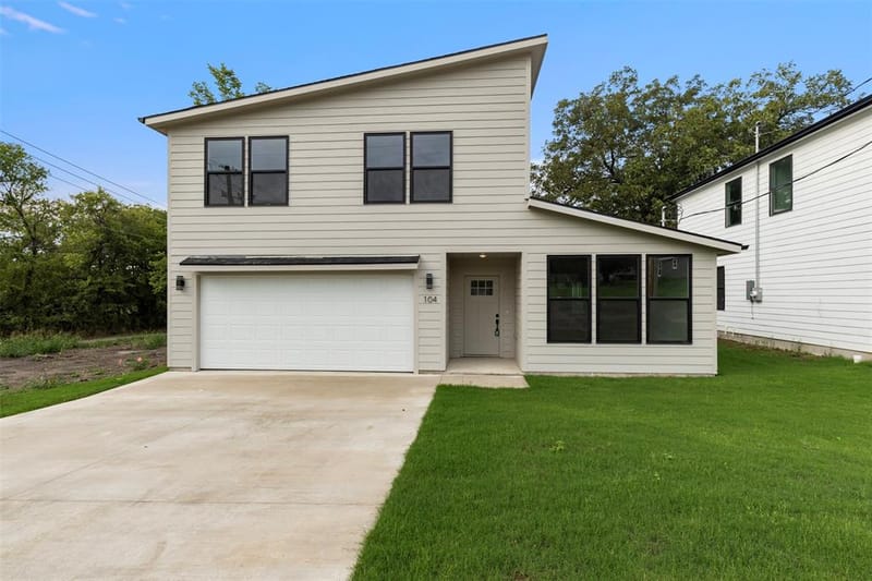 104 E Miller, Whitewright TX 75491