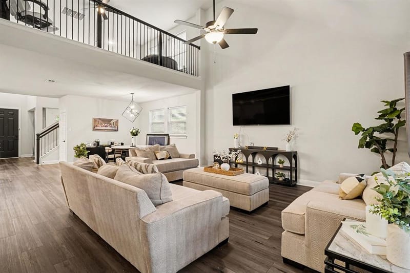 909 Almond Blossom Circle, Crowley TX 76036 - Photo 4