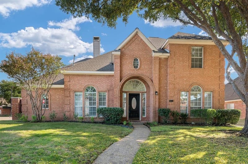 9612 E Oaks Lane, Irving TX 75063