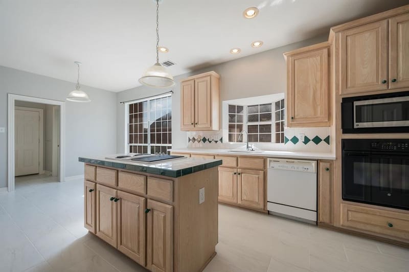 9612 E Oaks Lane, Irving TX 75063 - Photo 9