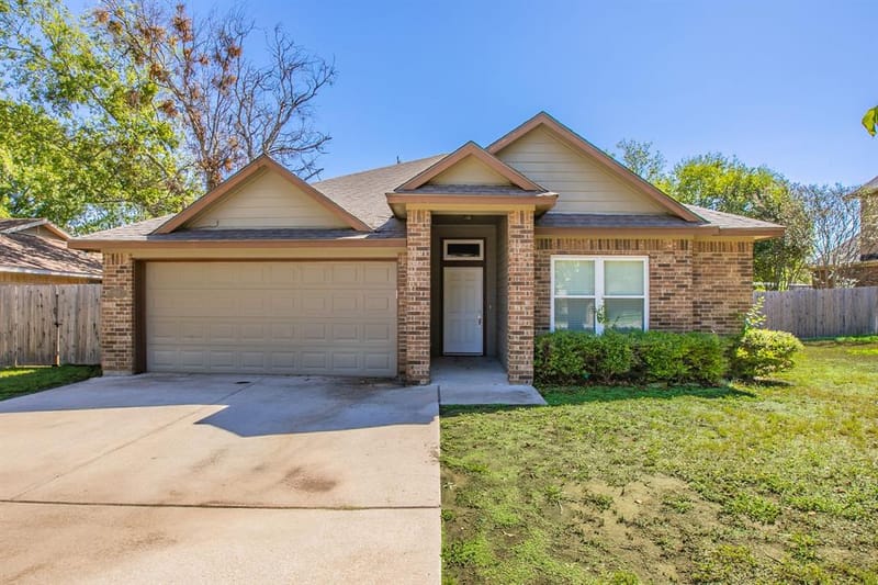 1502 Jane Lane, West TX 76691