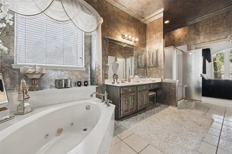 800 Timberwolf Court, Crowley TX 76036 - Photo 23