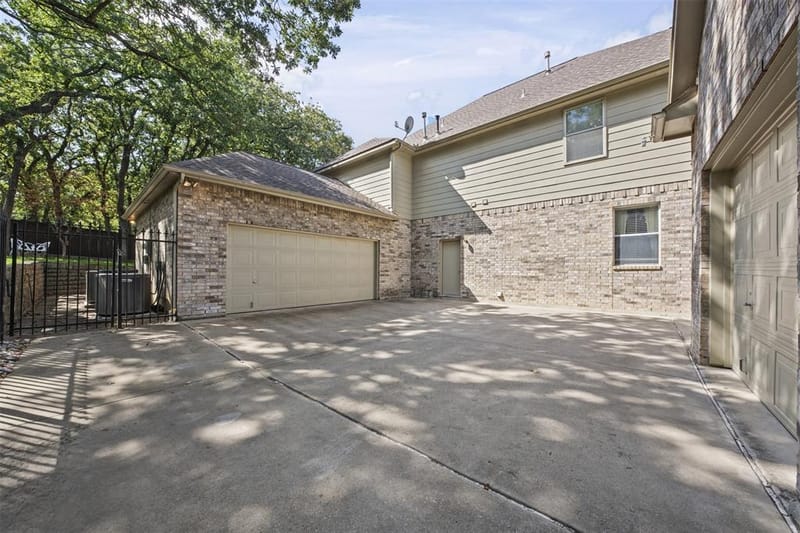800 Timberwolf Court, Crowley TX 76036 - Photo 36